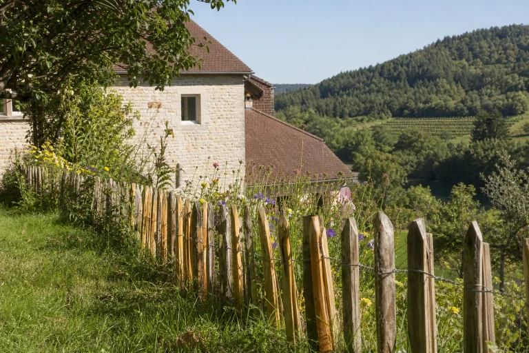 Pose de clôture en grillage rigide en Bourgogne-Franche-Comté